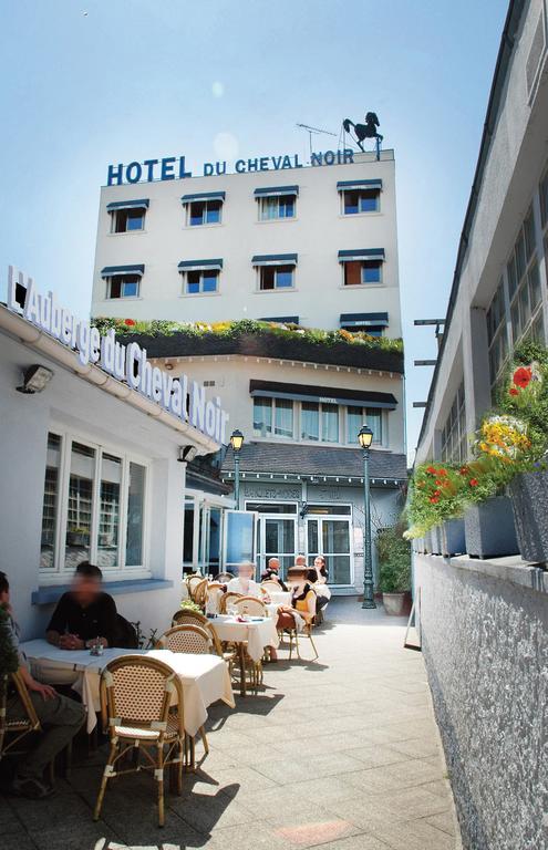 Le Cheval Noir Hotel Paris Pantin Bagian luar foto