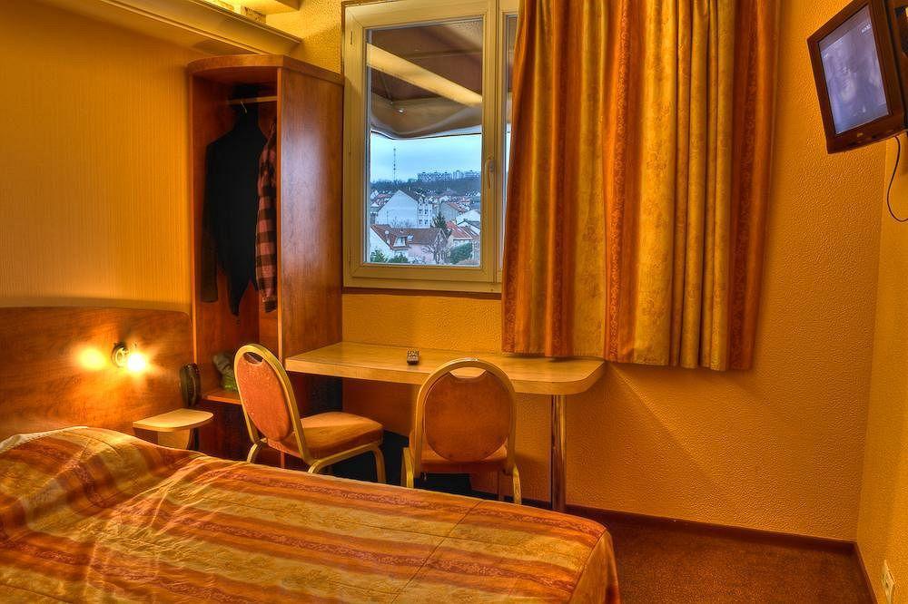 Le Cheval Noir Hotel Paris Pantin Bagian luar foto