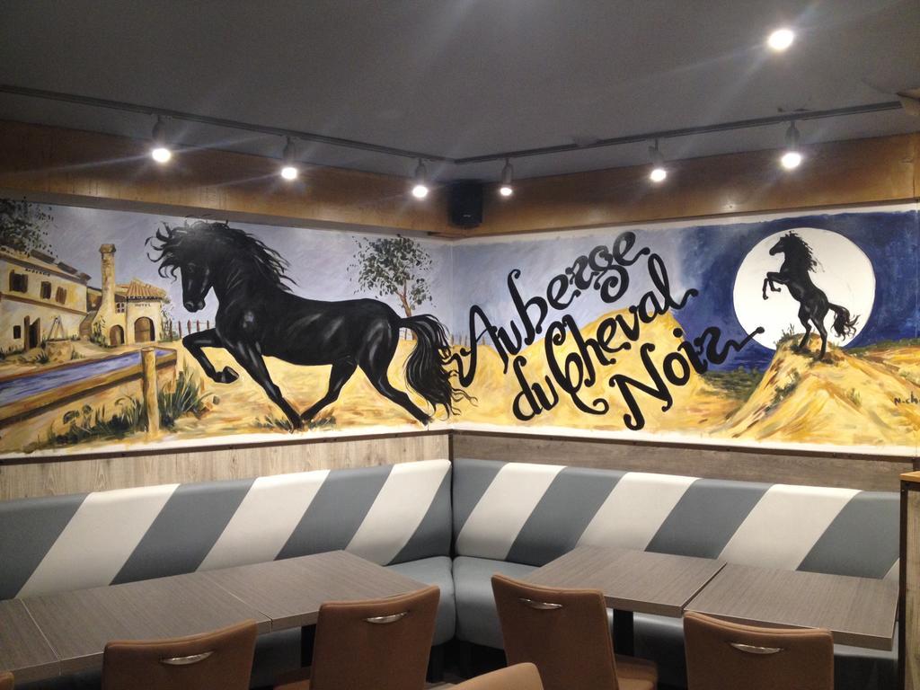 Le Cheval Noir Hotel Paris Pantin Bagian luar foto